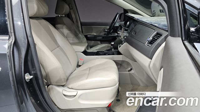 Kia Carnival 11-seater Luxury 2018 — фото 26