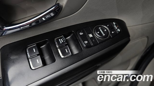 Kia Carnival 11-seater Luxury 2018 — фото 28