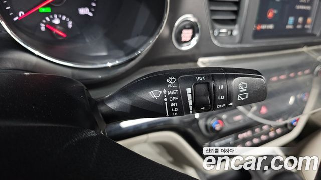 Kia Carnival 11-seater Luxury 2018 — фото 30