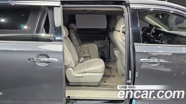 Kia Carnival 11-seater Luxury 2018 — фото 31