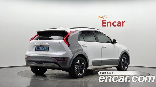 Kia Niro EV Earth 2023 — фото 2