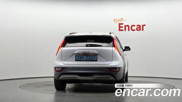 Kia Niro EV Earth 2023 — фото 4