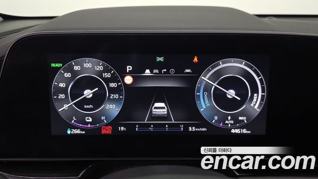 Kia Niro EV Earth 2023 — фото 8