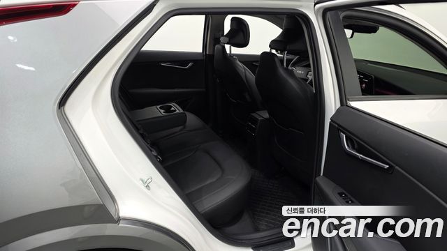 Kia Niro EV Earth 2023 — фото 12