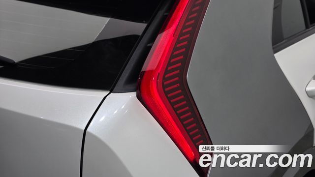 Kia Niro EV Earth 2023 — фото 23