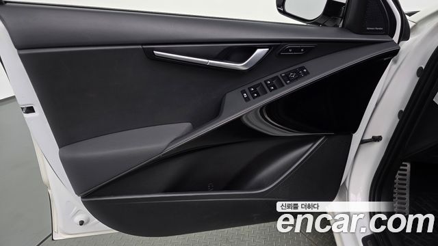 Kia Niro EV Earth 2023 — фото 24