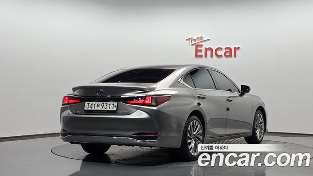 Lexus ES300h (VII) Luxury Plus 2021 — фото 2