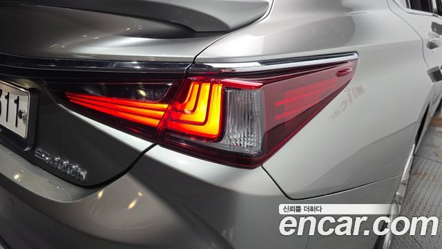 Lexus ES300h (VII) Luxury Plus 2021 — фото 23