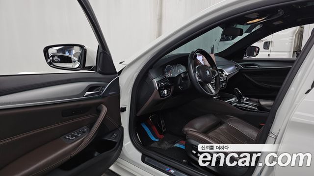 BMW 5 Series (G30) 530i xDrive M Sport Package Plus 2019 — фото 10