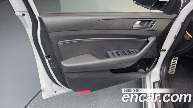 Hyundai Sonata (LF) 2.0 Turbo Exclusive 2016 — фото 24