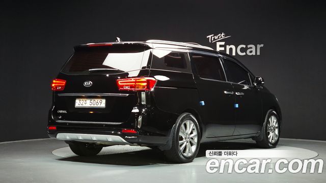 Kia Carnival 9-Seater Prstige 2019 — фото 2