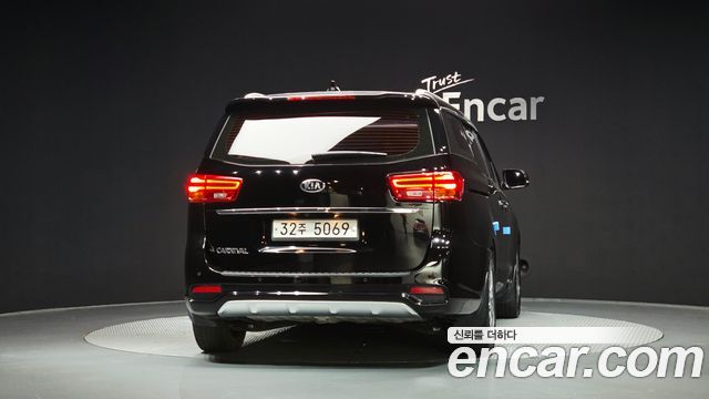 Kia Carnival 9-Seater Prstige 2019 — фото 4