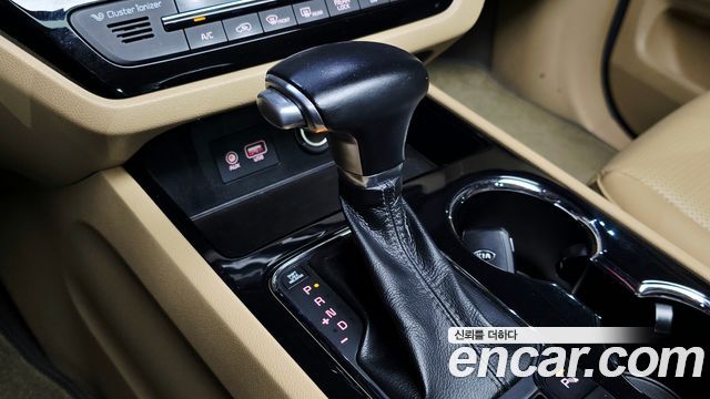 Kia Carnival 9-Seater Prstige 2019 — фото 9