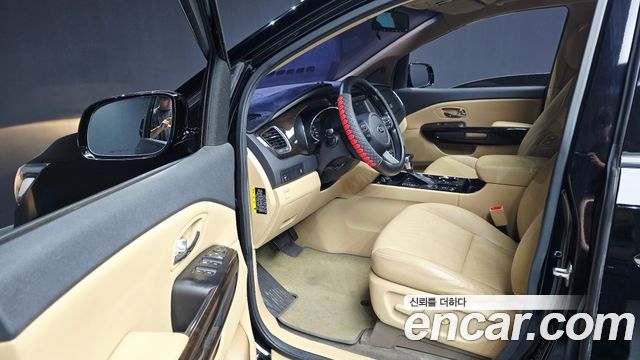 Kia Carnival 9-Seater Prstige 2019 — фото 10