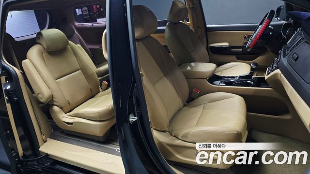 Kia Carnival 9-Seater Prstige 2019 — фото 16