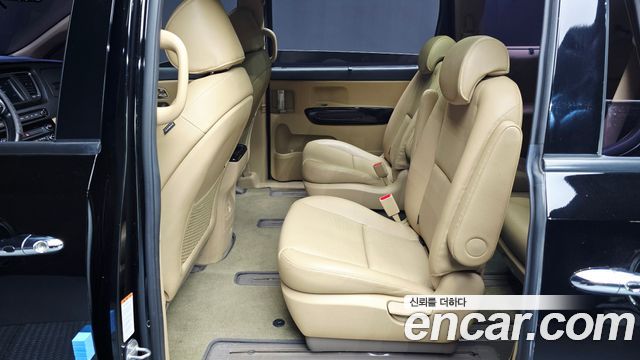 Kia Carnival 9-Seater Prstige 2019 — фото 17