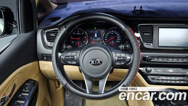 Kia Carnival 9-Seater Prstige 2019 — фото 19