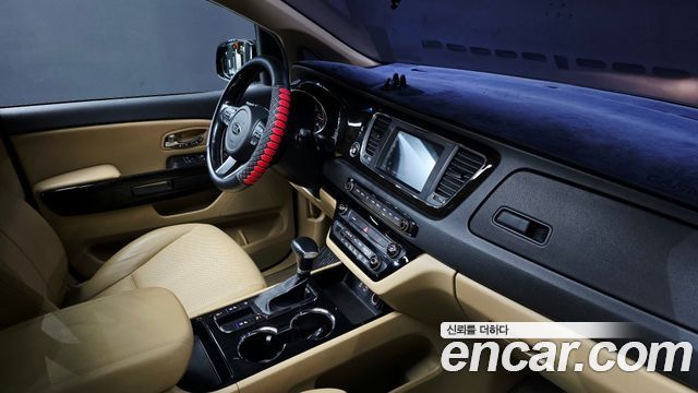 Kia Carnival 9-Seater Prstige 2019 — фото 32