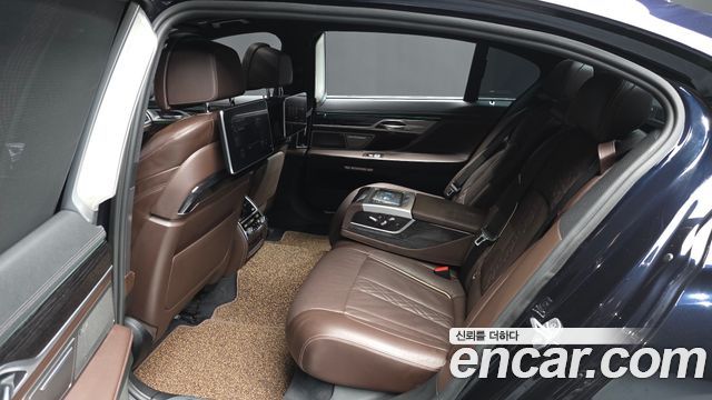 BMW 7 Series (G11) 730Ld xDrive M Sport 2017 — фото 15