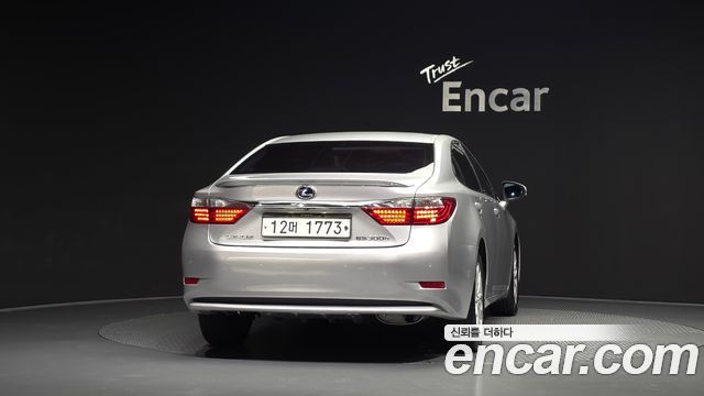 Lexus ES300h Supreme XV60 2013 — фото 4