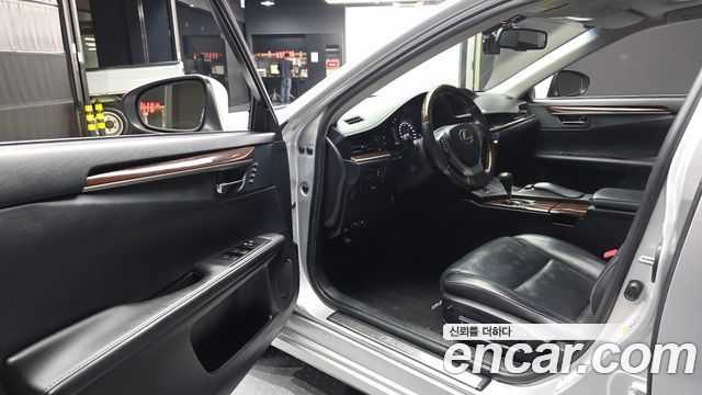 Lexus ES300h Supreme XV60 2013 — фото 10