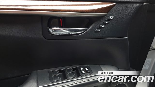 Lexus ES300h Supreme XV60 2013 — фото 27