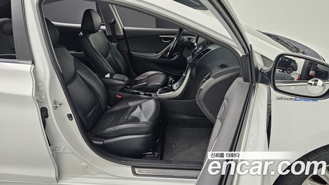 Hyundai Avante 1.6 VGT Modern Standard 2014 — фото 10