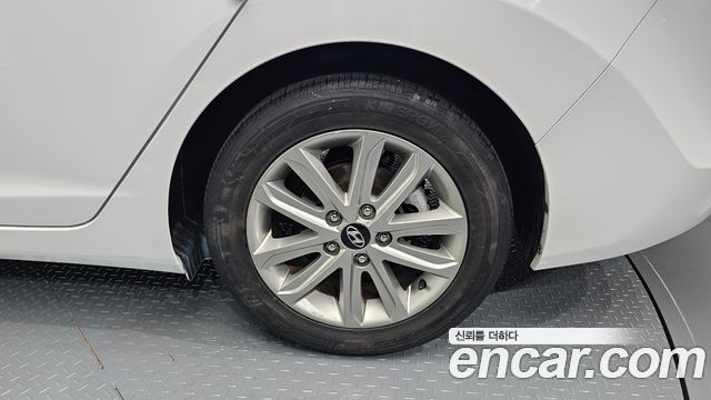 Hyundai Avante 1.6 VGT Modern Standard 2014 — фото 21
