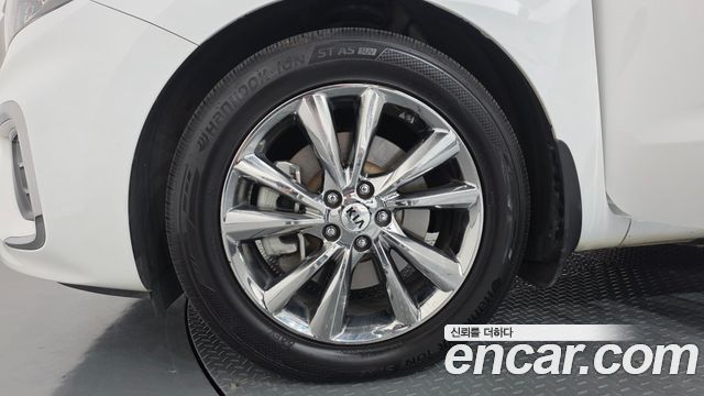 Kia Carnival 9-Seater Noblesse Special 2019 — фото 5