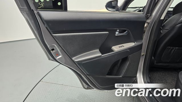 Kia Sportage R Diesel 2WD Trendy 2014 — фото 25