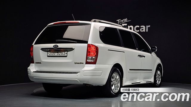 Kia Carnival R New Carnival Limousine GLX High-Deluxe 2013 — фото 2