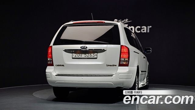 Kia Carnival R New Carnival Limousine GLX High-Deluxe 2013 — фото 4