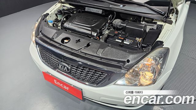 Kia Carnival R New Carnival Limousine GLX High-Deluxe 2013 — фото 6