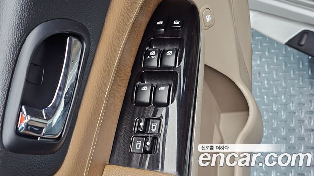 Kia Carnival R New Carnival Limousine GLX High-Deluxe 2013 — фото 16