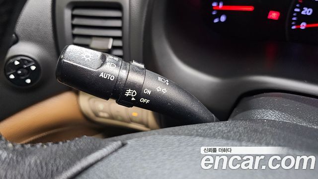 Kia Carnival R New Carnival Limousine GLX High-Deluxe 2013 — фото 18
