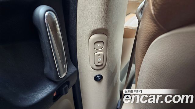 Kia Carnival R New Carnival Limousine GLX High-Deluxe 2013 — фото 29