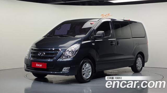 Hyundai Grand Starex 5-Seater VAN Smart