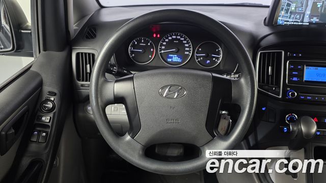 Hyundai Grand Starex 5-Seater VAN Smart 2017 — фото 17
