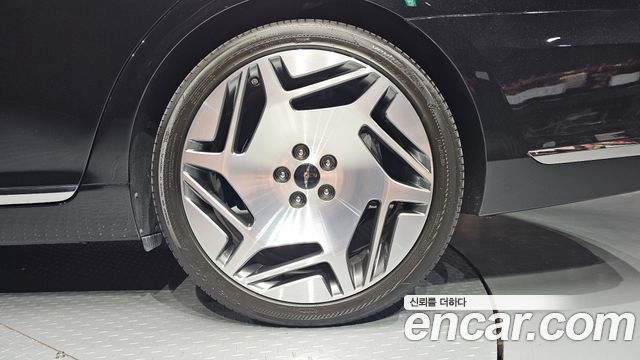 Genesis EQ900 5.0 GDI AWD Limousine Prestige 2016 — фото 21
