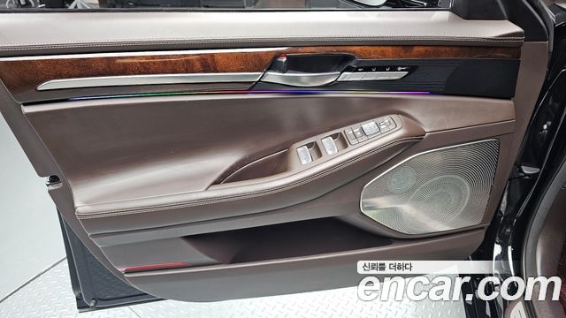 Genesis EQ900 5.0 GDI AWD Limousine Prestige 2016 — фото 24