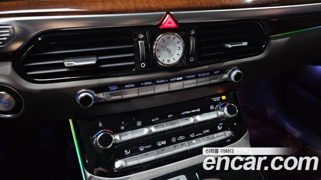 Genesis EQ900 5.0 GDI AWD Limousine Prestige 2016 — фото 30