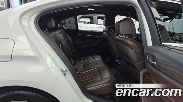 BMW 5 Series (G30) 520d xDrive M Sport Package Plus 2018 — фото 11