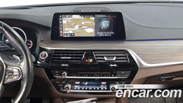 BMW 5 Series (G30) 520d xDrive M Sport Package Plus 2018 — фото 12