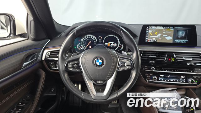 BMW 5 Series (G30) 520d xDrive M Sport Package Plus 2018 — фото 13