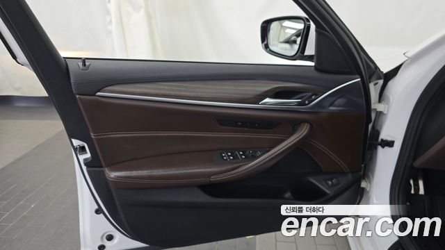 BMW 5 Series (G30) 520d xDrive M Sport Package Plus 2018 — фото 24