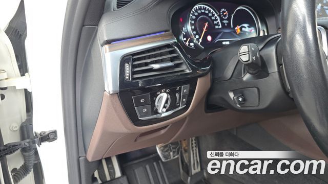 BMW 5 Series (G30) 520d xDrive M Sport Package Plus 2018 — фото 27