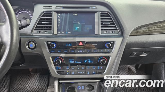 Hyundai Sonata (LF) 2.0 Premium 2015 — фото 13