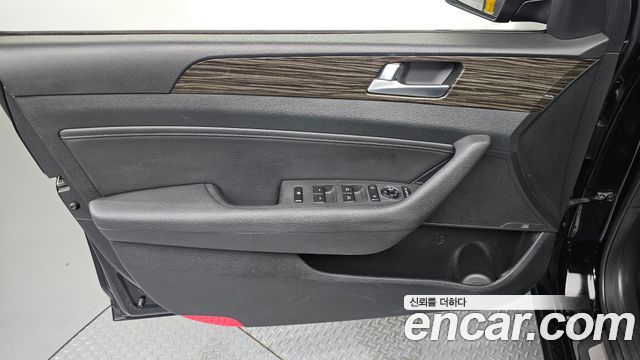 Hyundai Sonata (LF) 2.0 Premium 2015 — фото 24