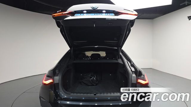 BMW i4 eDrive40 M Sports Pro 2023 — фото 20