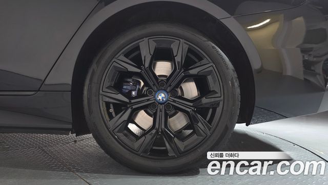 BMW i4 eDrive40 M Sports Pro 2023 — фото 21
